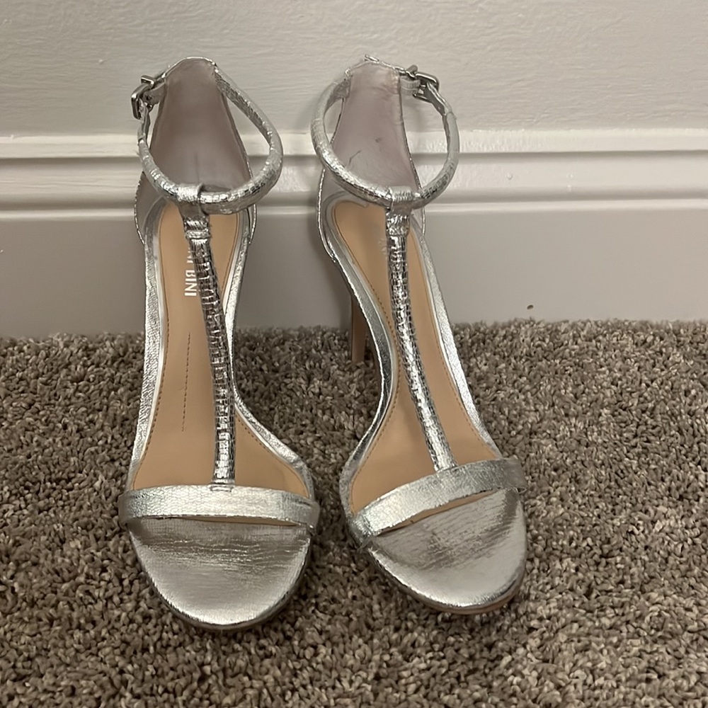 Gianni Bini 7.5 Silver Heels
